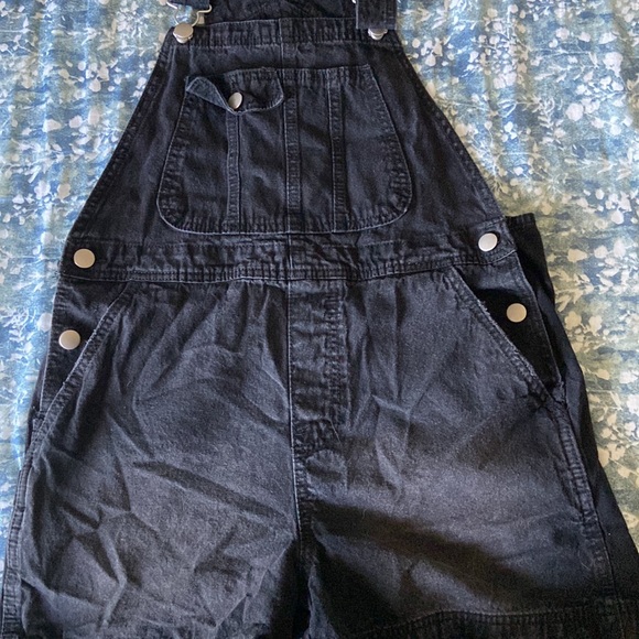 WOMENS NO BOUNDARIES OVERALL SHORTS | SIZE M (7-9) | BLACK - Picture 3 of 4